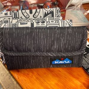 BNWT Kavu wallet